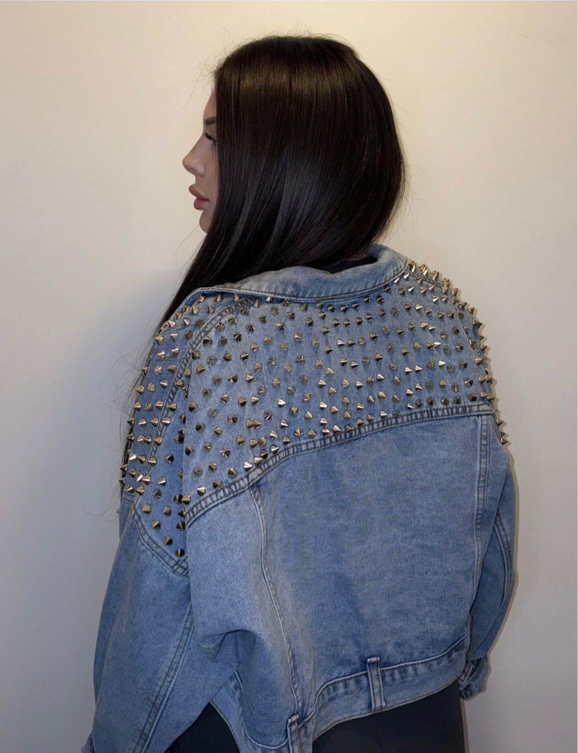 Giacca in denim con borchie