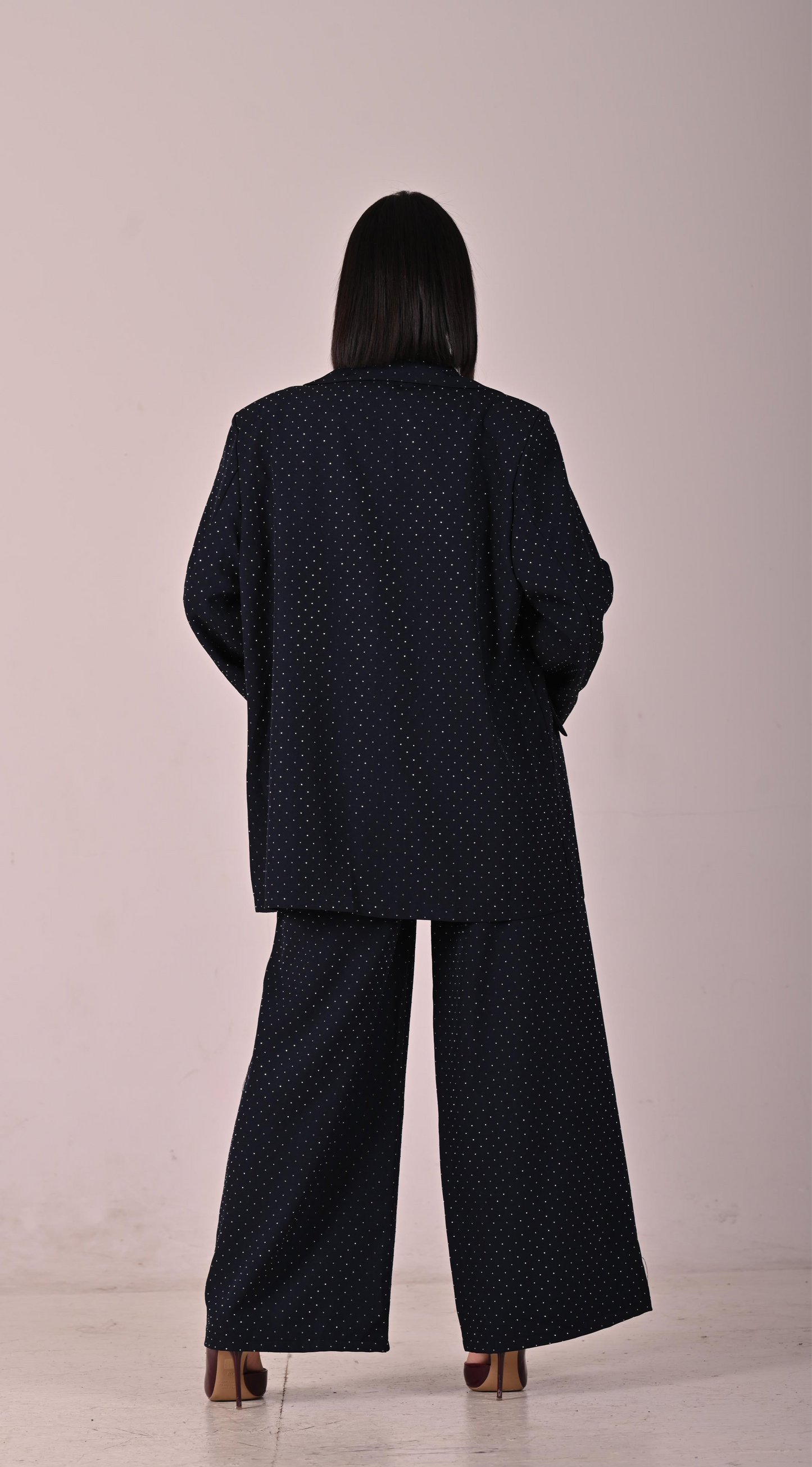 Completo giacca e pantalone blu notte tempestato di Swarovski