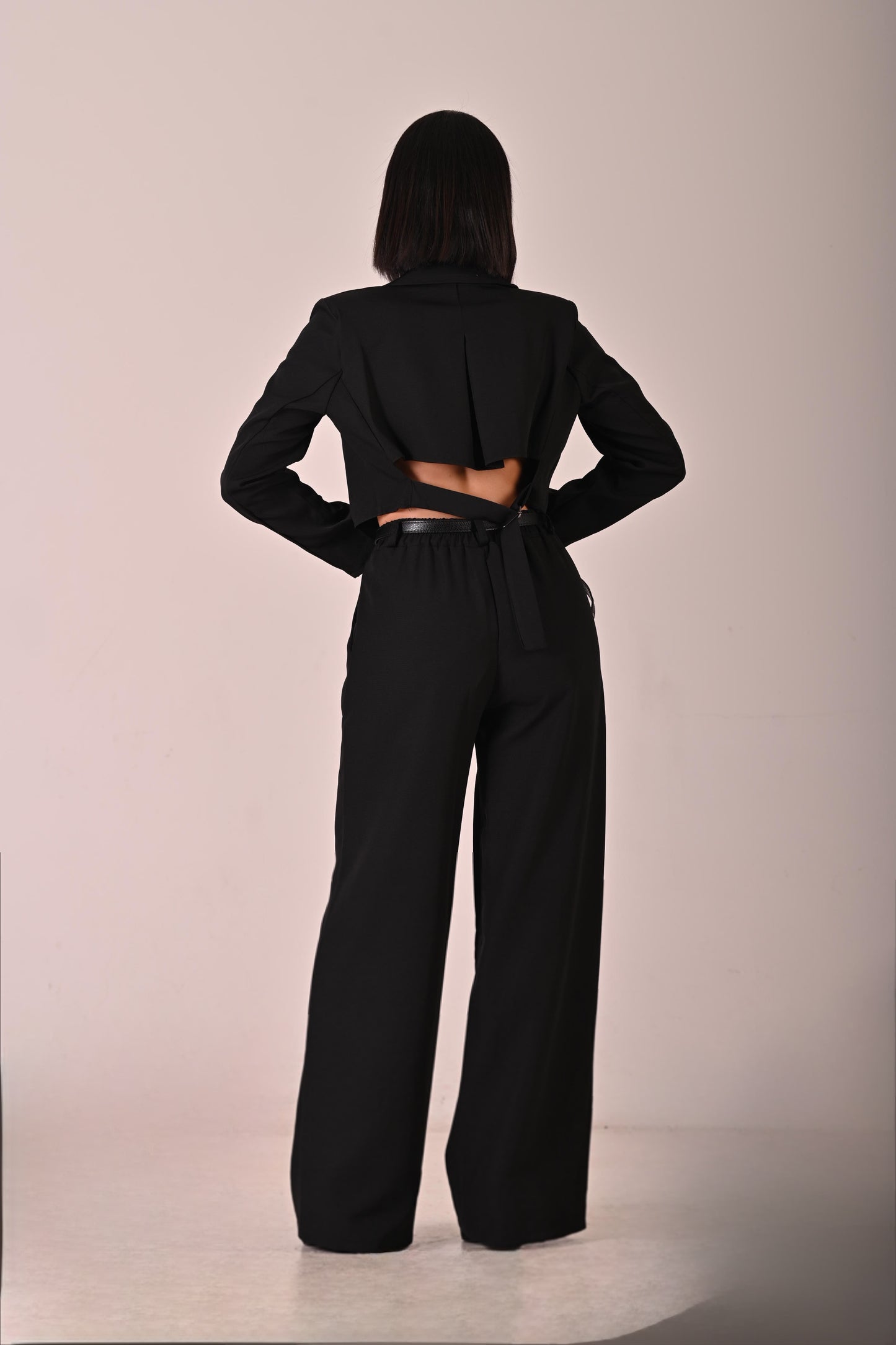 Completo giacca crop e pantalone