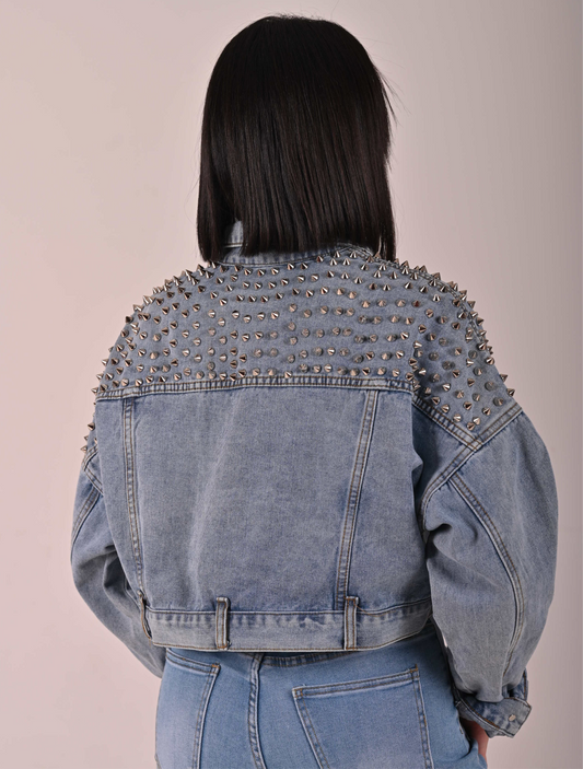 Giacca in denim con borchie