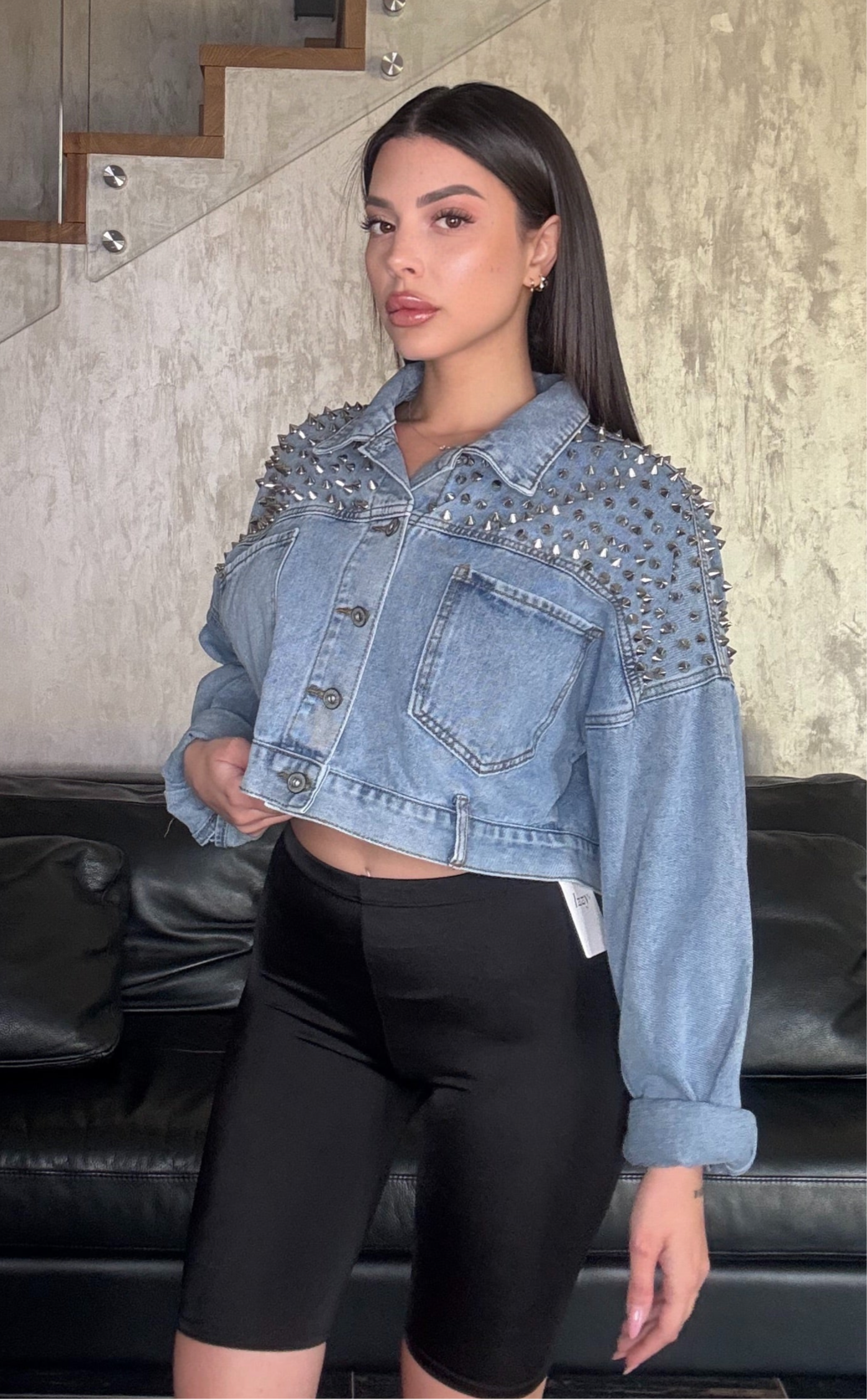 Giacca in denim con borchie